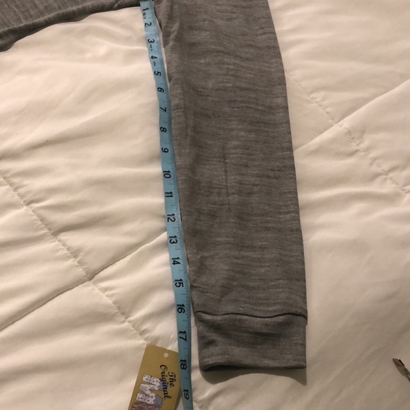 NWT The Original Muk Luks long sleeve heathered grey shirt w vneck relaxed fit - Picture 6 of 8